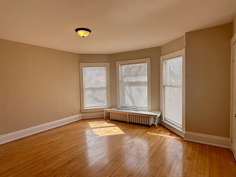 2216 E Ivanhoe Apartments — Photo 4