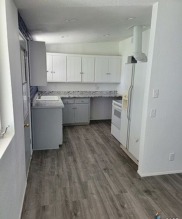5th image of 711 Stacey Ave