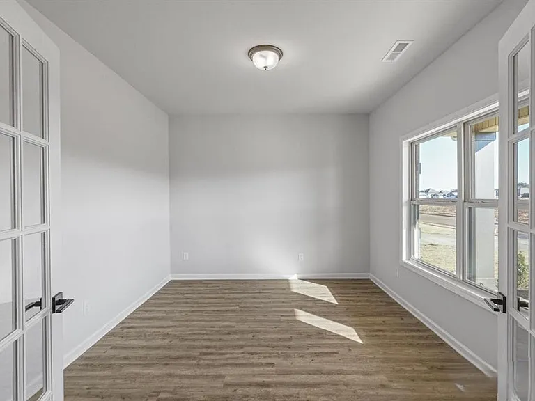 127 Huffman St — Photo 2