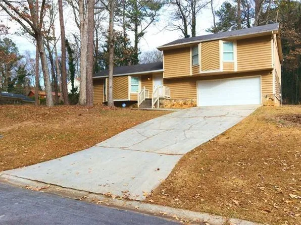 586 Stonehedge Dr, Stone Mountain, GA 30087