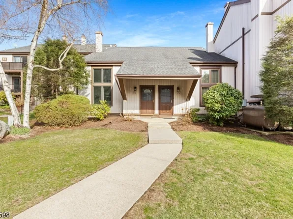 13232 Dell Pl, Stanhope Boro, NJ 07874