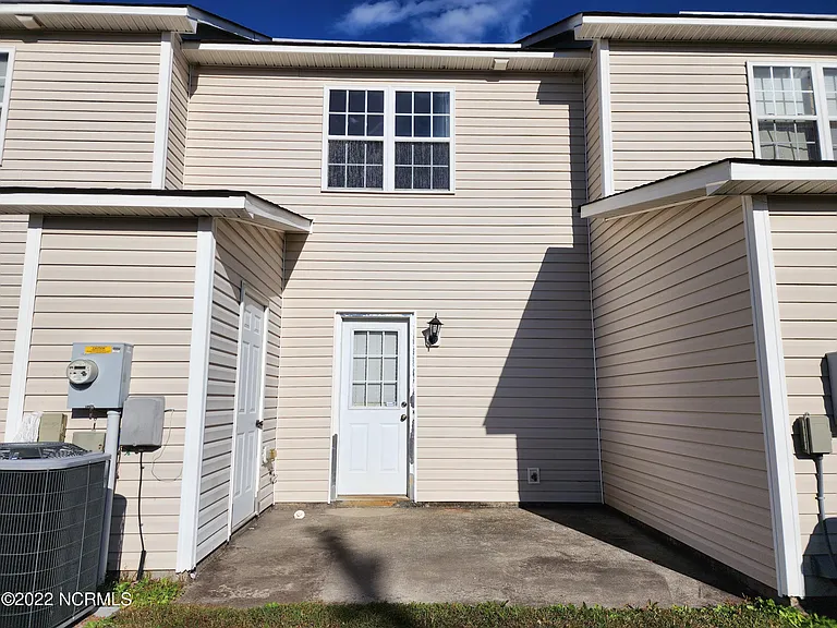 205 Bridgewood Dr — Photo 4