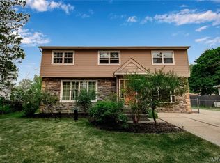 14 Ridgewood Dr, Orchard Park, NY 14127