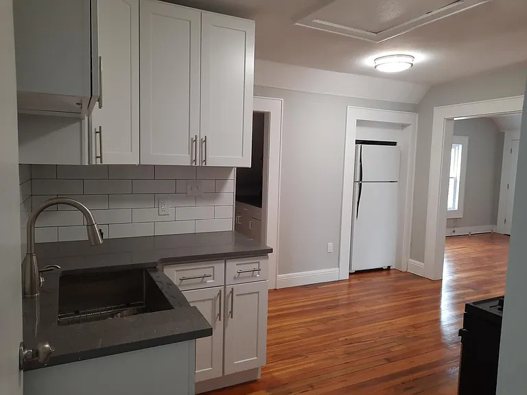 177-179 Davenport Ave #2 — Photo 15