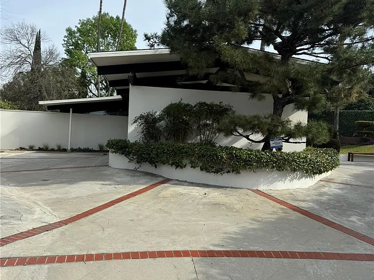 1140 S Serena Dr — Photo 1