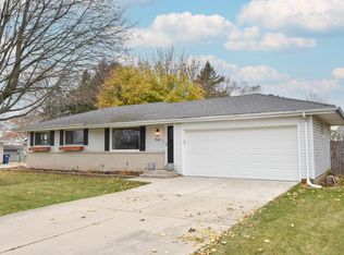 1566 Scott Rd, Port Washington, WI 53074
