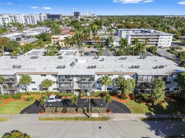 701 NE 1st Ct APT 110, Hallandale Beach, FL 33009