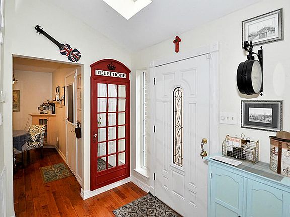 4th image of 2 Willowwood Cir