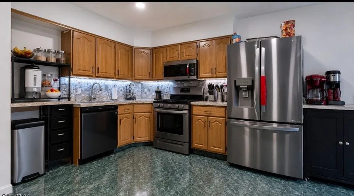 2 bed, 2600 sqft, $2,700 — Photo 3
