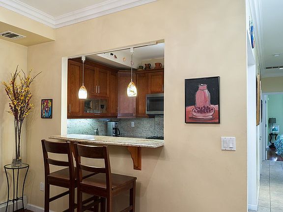 3rd image of 916 8th Ave APT 2