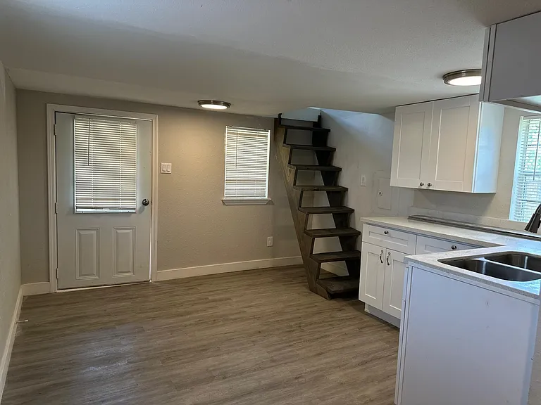 727 W 5th Alley St #2 — Photo 8