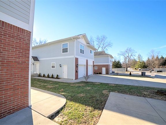2nd image of 304 E Southern Dr