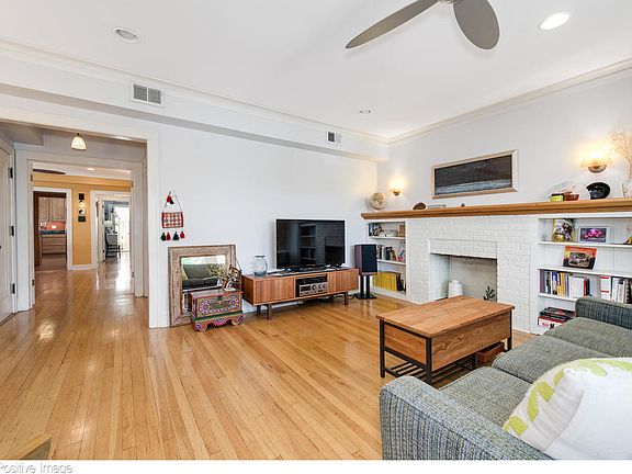 5th image of 2041 W Berwyn Ave #2