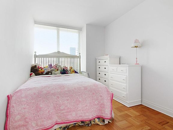 5th image of 1510 Lexington Ave APT 15J