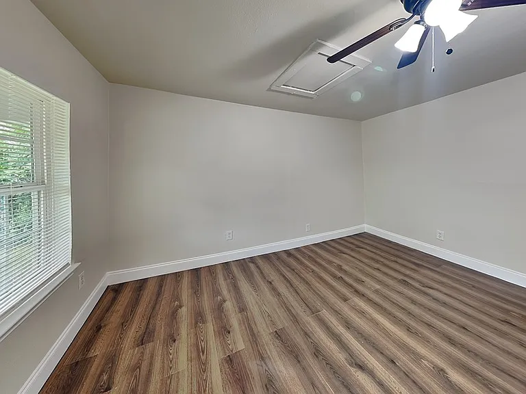 2639 Ghent St — Photo 2