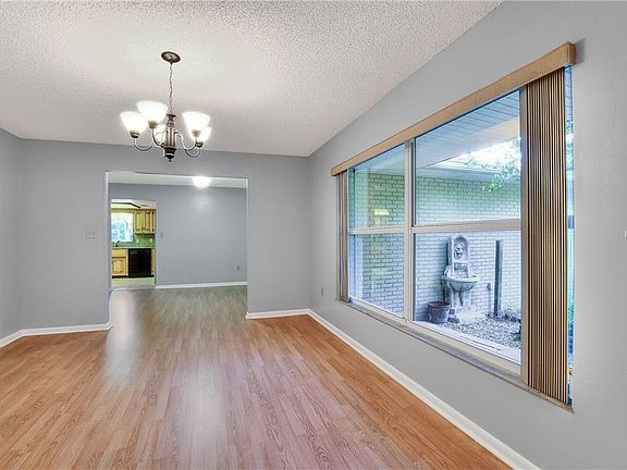 3rd image of 4539 Hallamview Ln