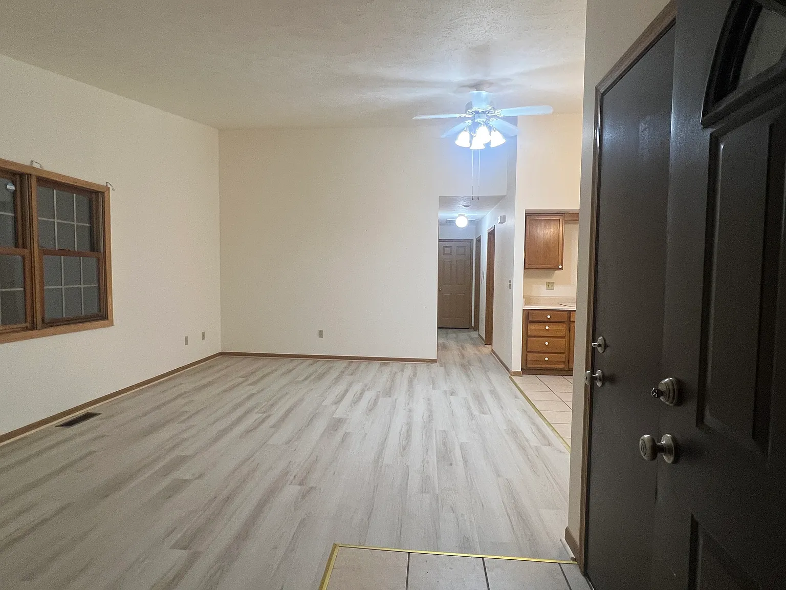2 bed, 1000 sqft, $1,350 — Photo 2
