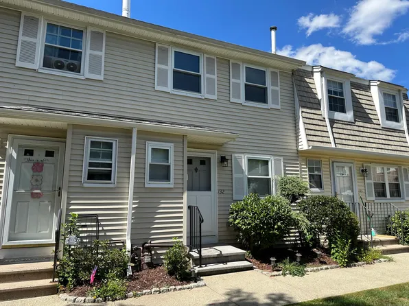 132 East Gate Lane #132, Hamden, CT 06514