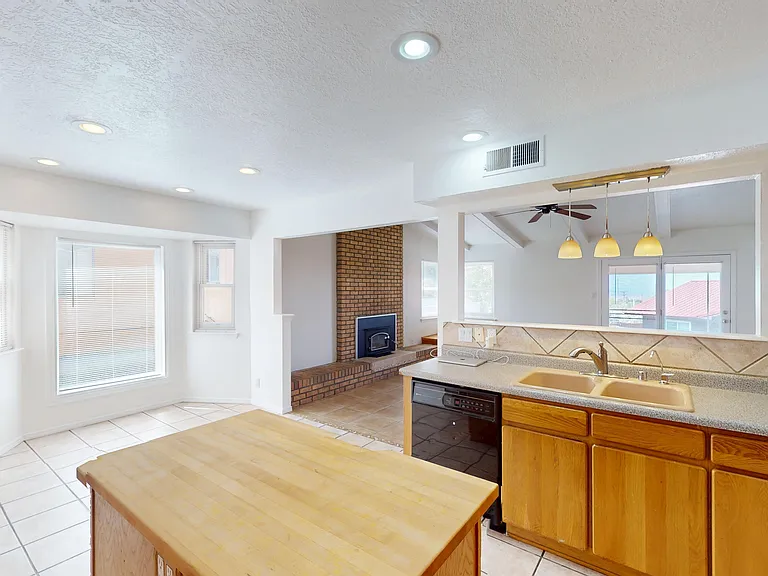 821 Oro Real NE — Photo 12