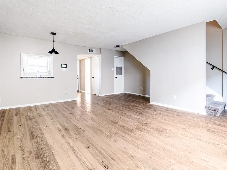 Ingleside Gardens Apartments — Photo 13