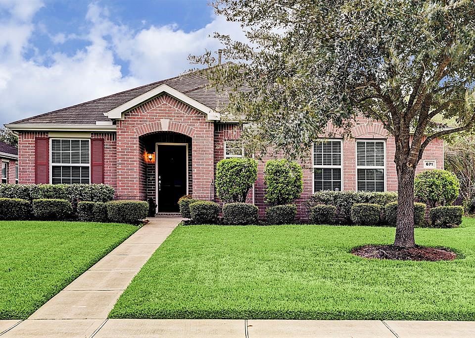 1st image of 671 Park View Ln