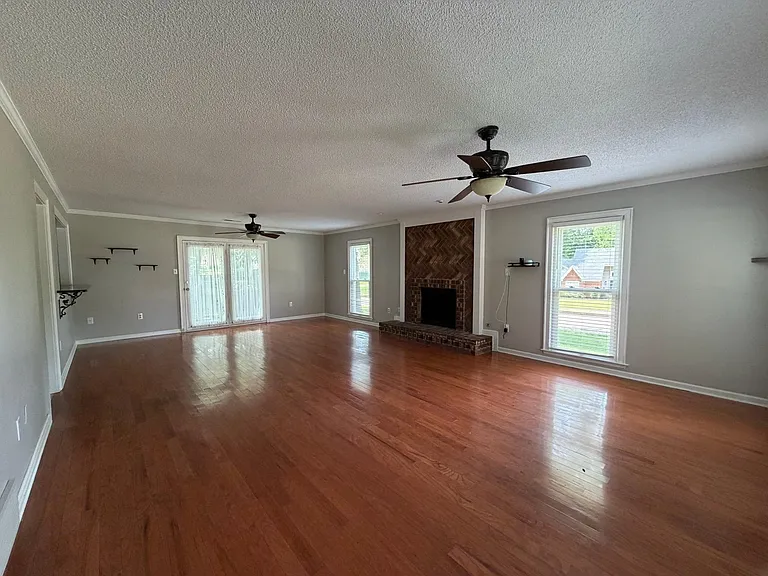 2910 Foster Dale Cv — Photo 12