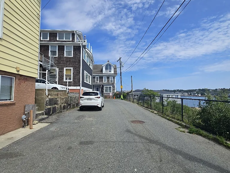 Street View on this one way street