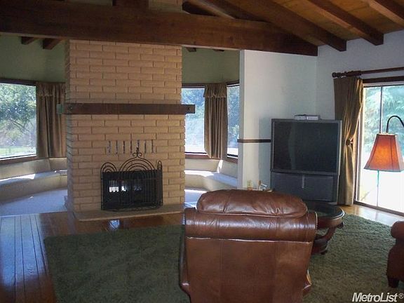 5th image of 8200 Oak View Dr