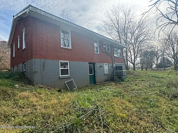 5th image of 1825 Main St