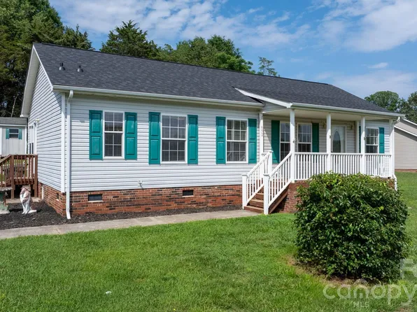 952 Eastern Ridge Dr, Newton, NC 28658