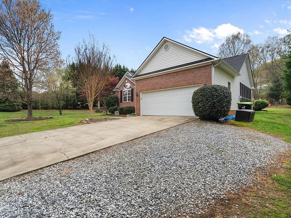 833 Shaftsbury Trl, Boiling Springs, SC 29316 Zillow