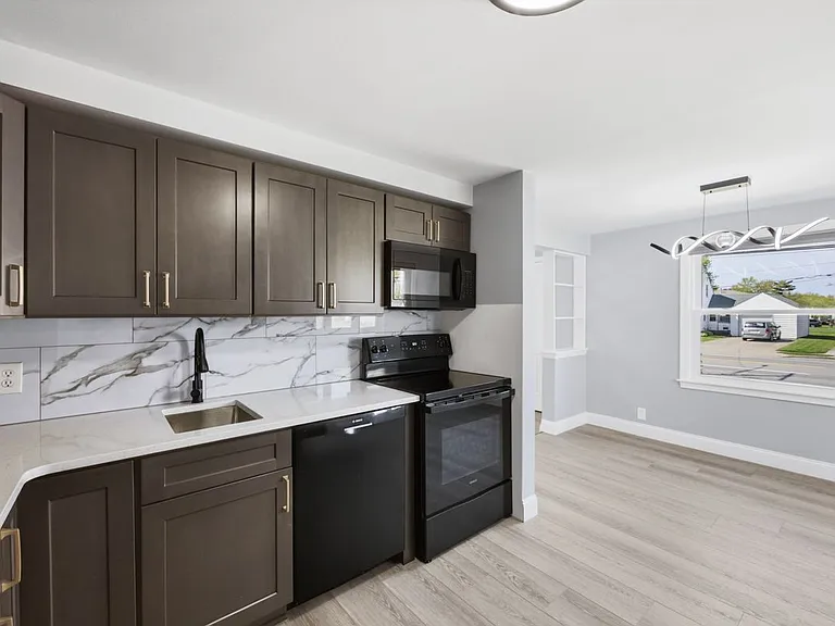 1257 Brighton Rd — Photo 10