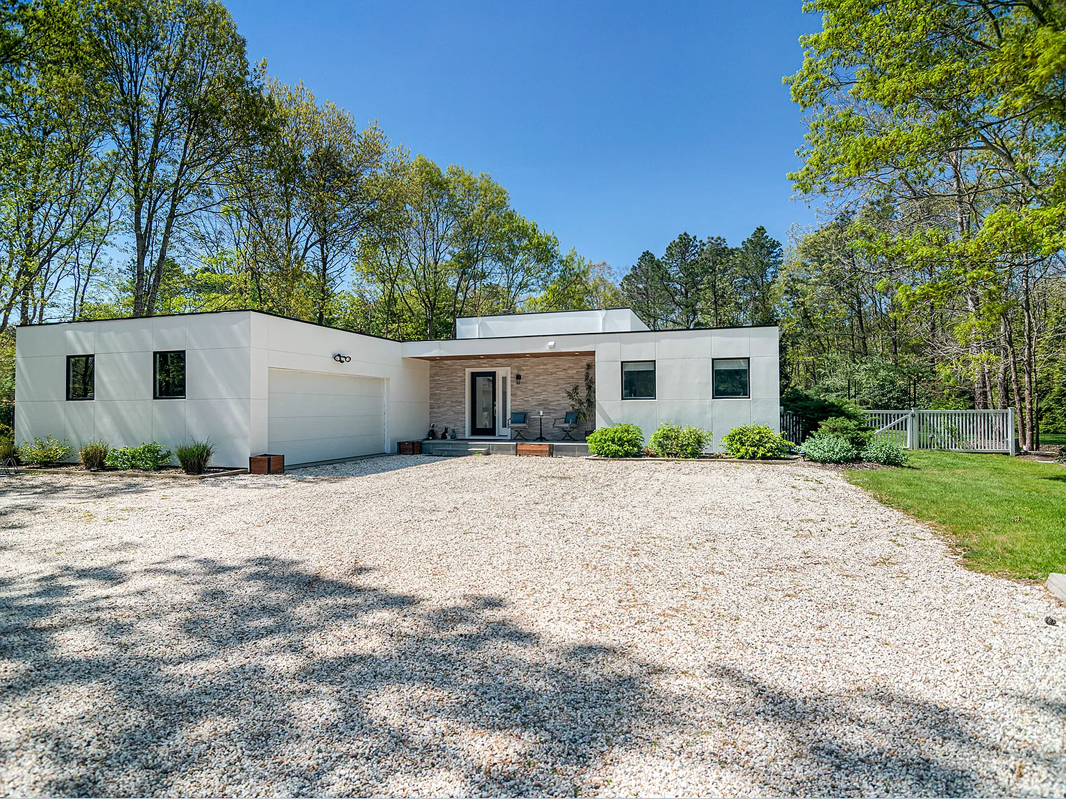 Quogue Village with Pool and Tennis — Photo 1