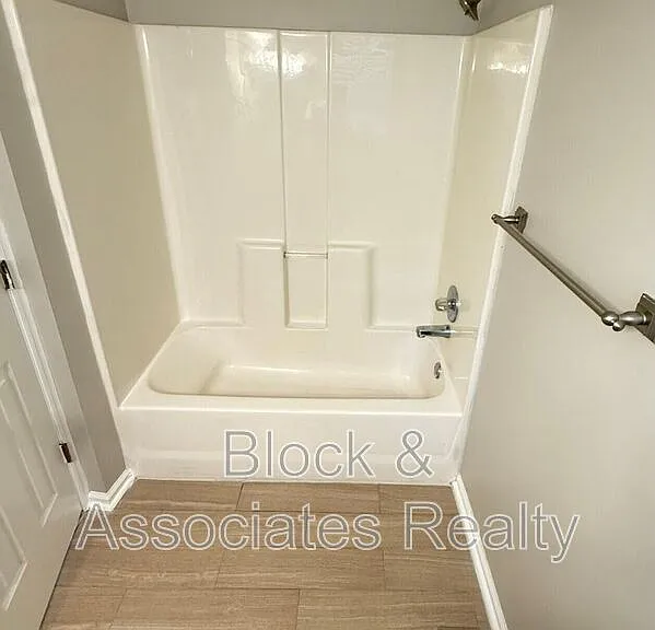 610 E Jones Ave — Photo 13