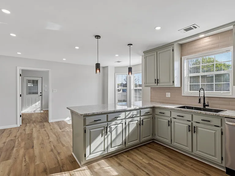 87 Park Ln — Photo 10