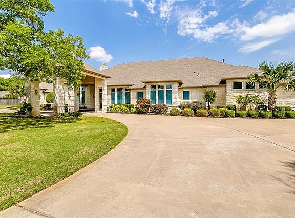 5th image of 2116 Woodmont Dr