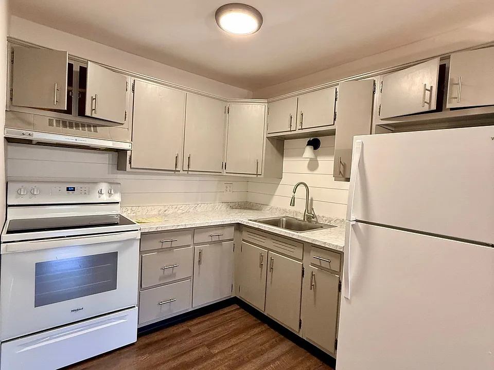 302 Lincoln Ave #7
