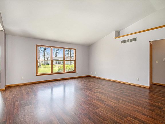 4th image of 58158 Windsong Dr