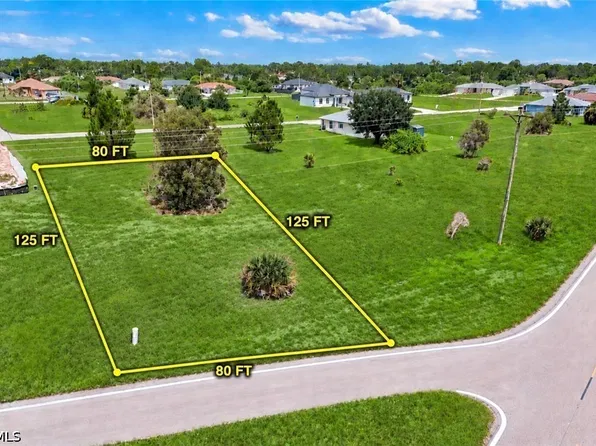 922 Columbus Blvd, Lehigh Acres, FL 33974