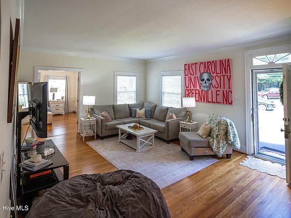 2nd image of 606 S Elm St