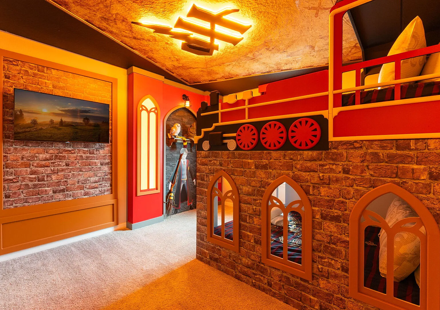 Luxury Themed Villa, Pool, Theater, Game room — Photo 3