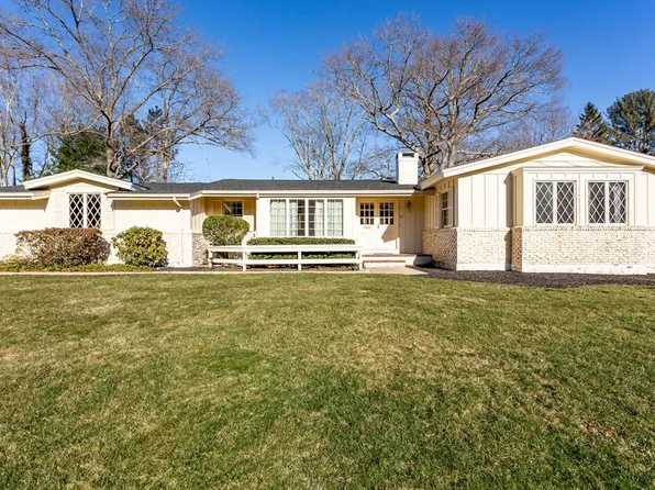 50 Country Club Ln, Brockton, MA 02301