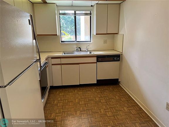 4th image of 7534 Ashmont Cir #207