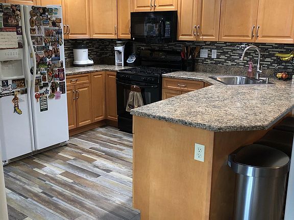 Plenty of counter and cabinet space