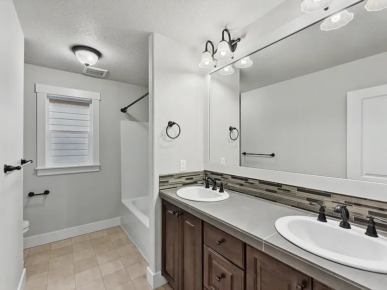 7615 Applegate Dr — Photo 25