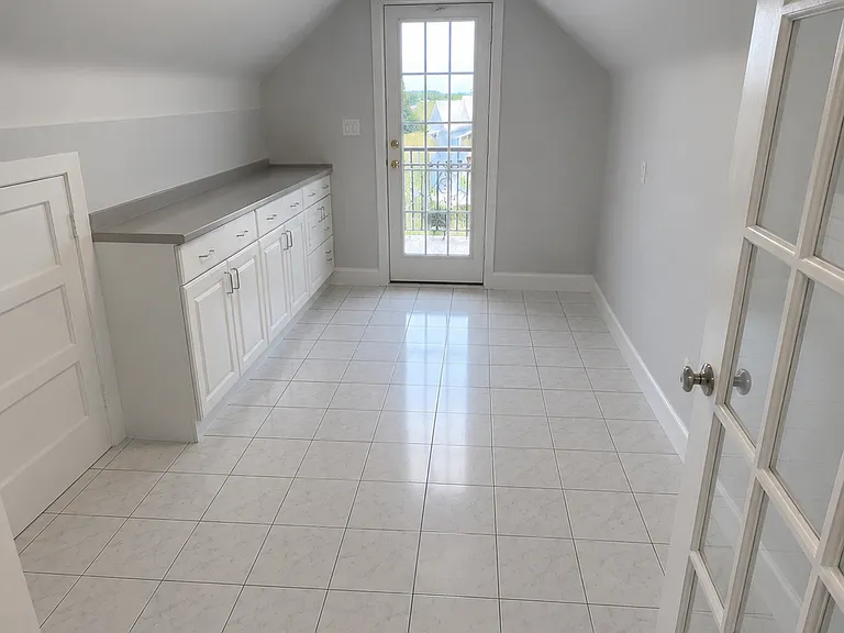 8 Maplewood St — Photo 16