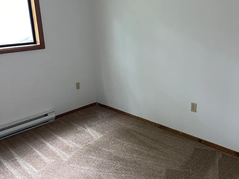 1070 Red Hawk Dr — Photo 6