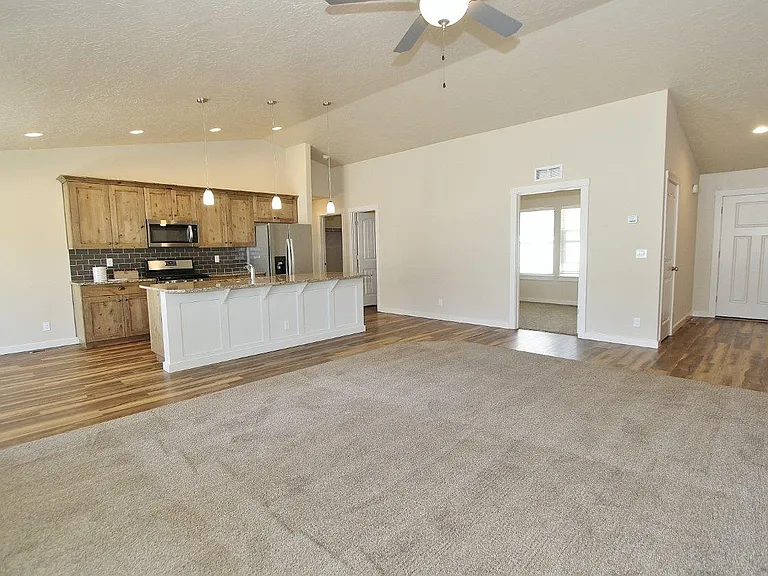 4044 Queen Anne Dr — Photo 6