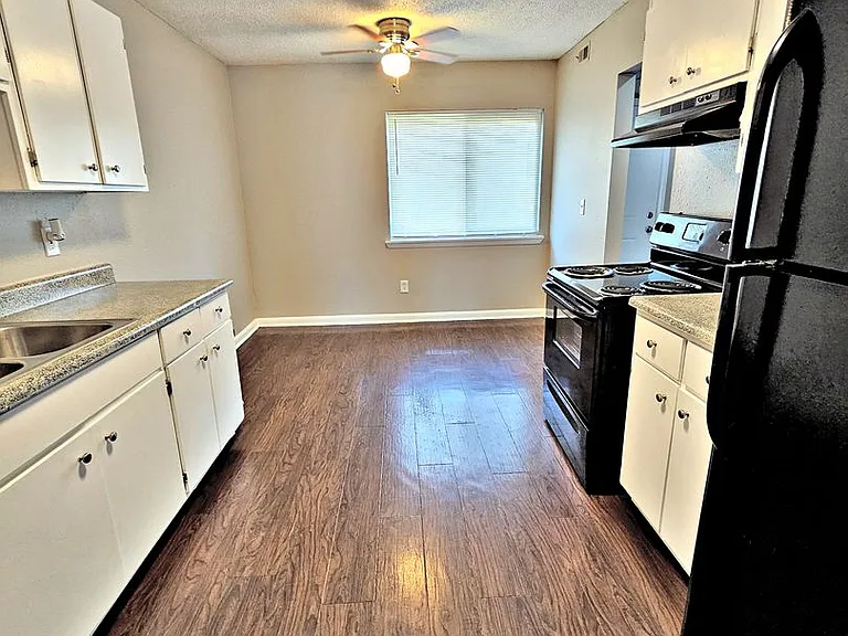 Avalon Cove Townhomes — Photo 12