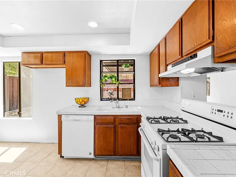 1407 Lakeside Ln — Photo 28